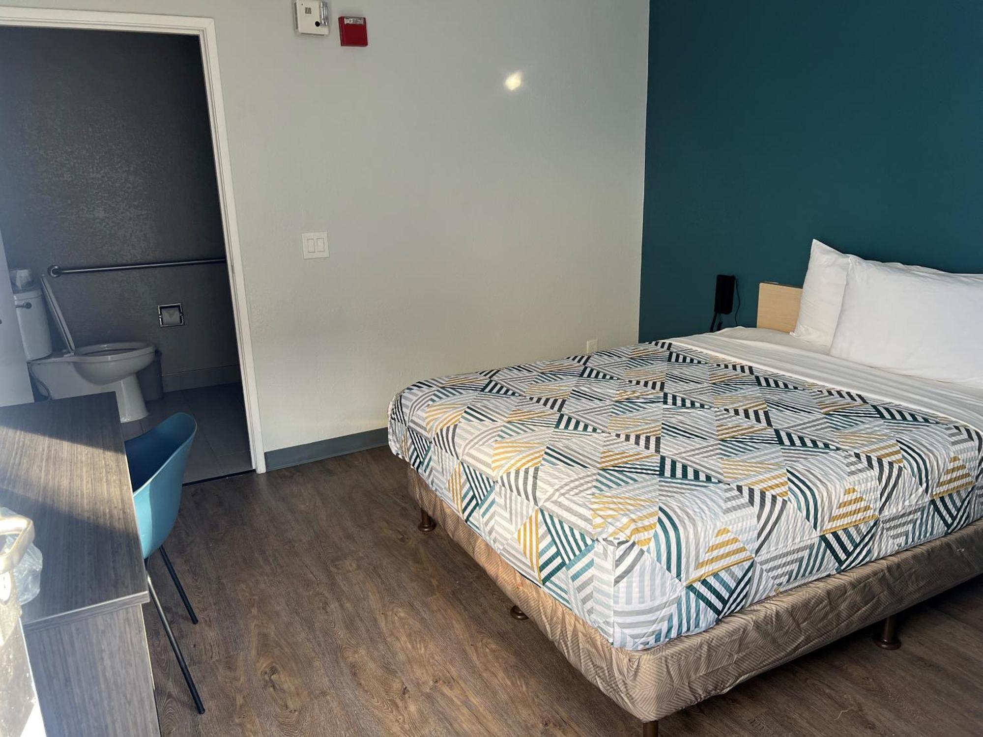 Hotel 6-westminster, Ca - North 2*